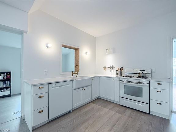 4th image of 86 Green St
