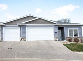 1402 1st St SE, Waverly, IA 50677