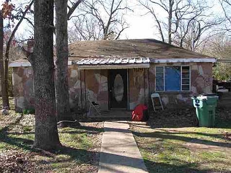 3rd image of 704 N Estes Ave
