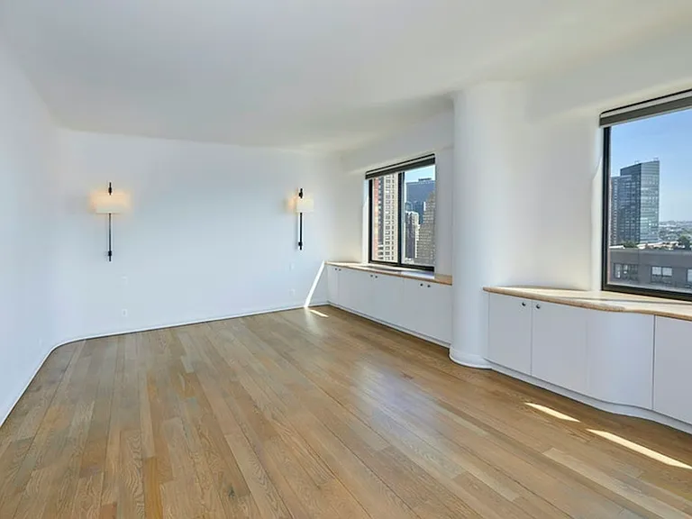 377 Rector Pl #PHB — Photo 16