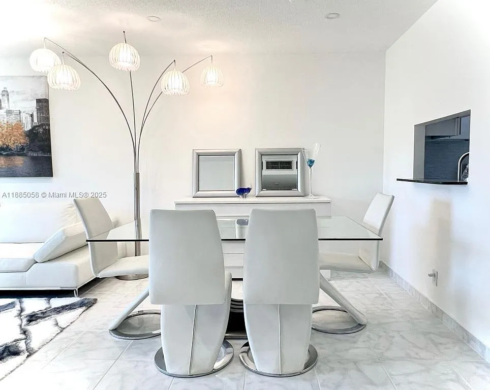 Elm Gardens Condo — Photo 4