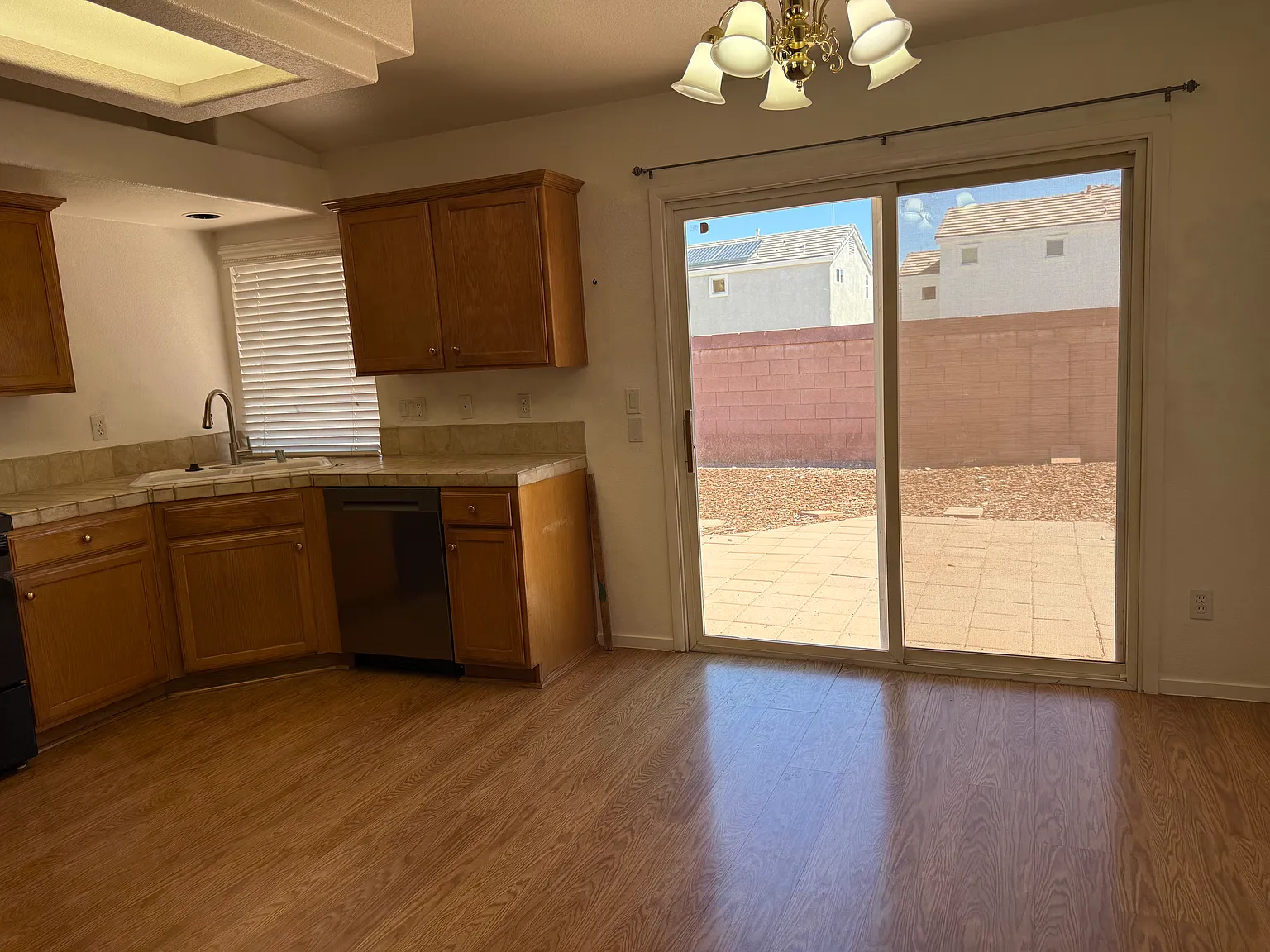 3 bed, 1184 sqft, $2,250 — Photo 2