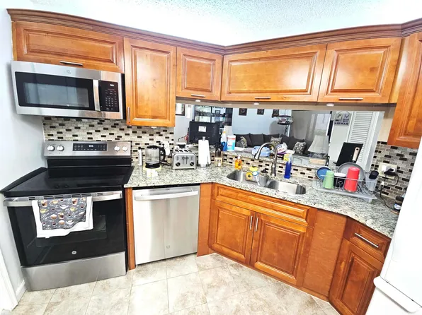 16 Vía De Casas Sur #103, Boynton Beach, FL 33426