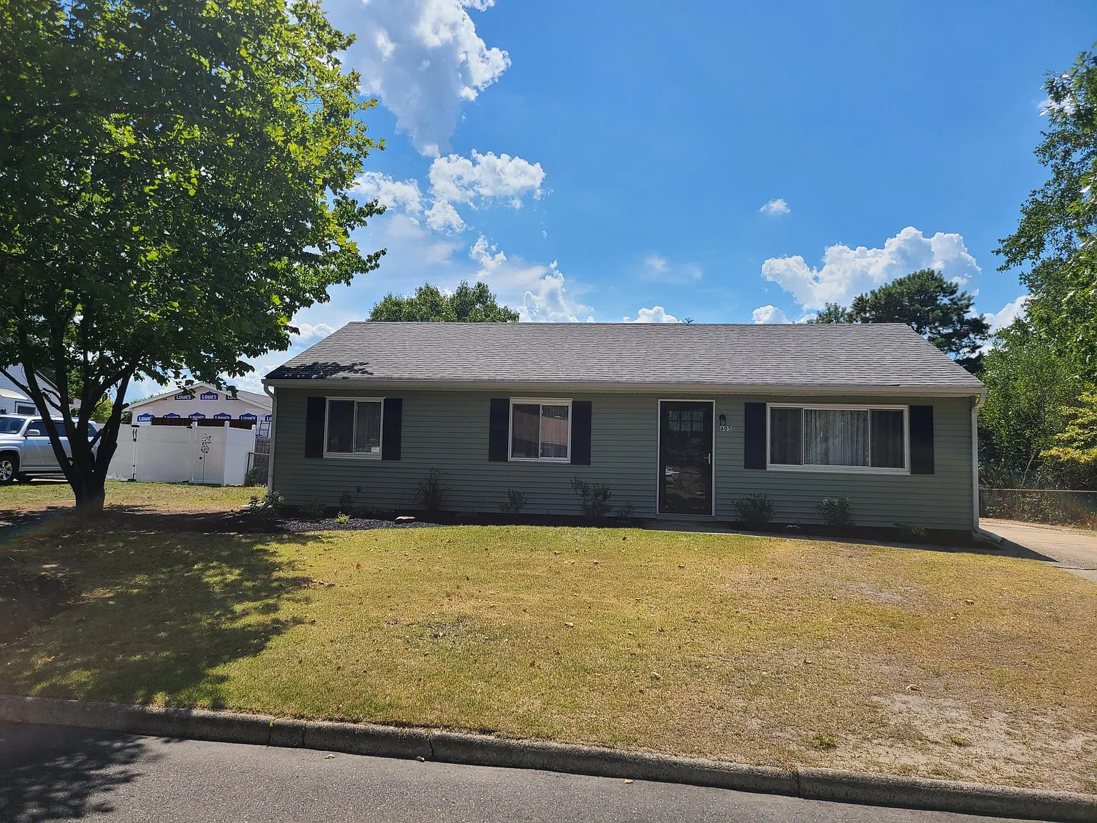 3 bed, 1118 sqft, $2,400 — Photo 1