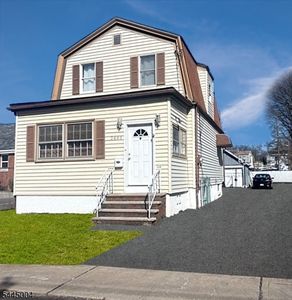 2485 Vauxhall Rd, Union, NJ, 07083