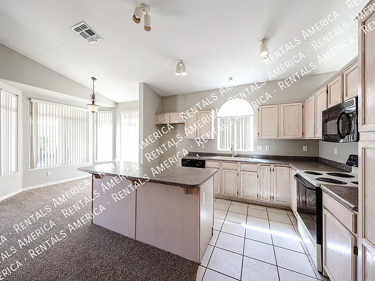 13874 W Wilshire Dr — Photo 15