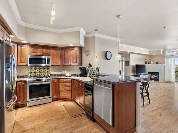 2nd image of 320 32nd St #205