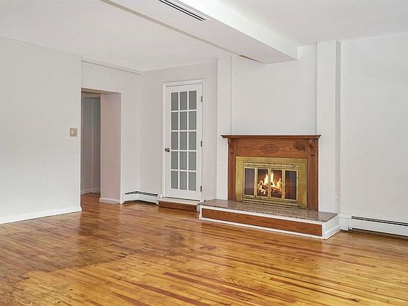 3rd image of 201 Holly Ln