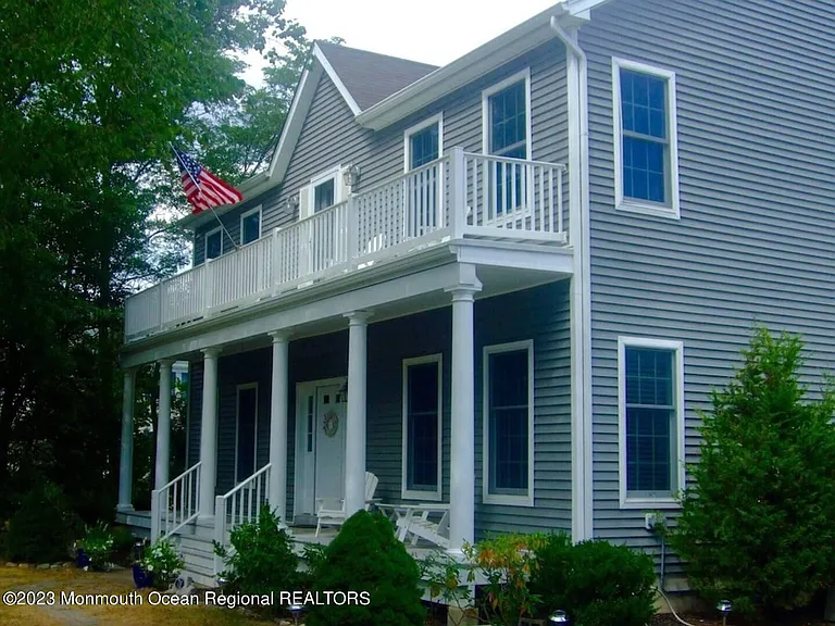 711 Mount Pl — Photo 2