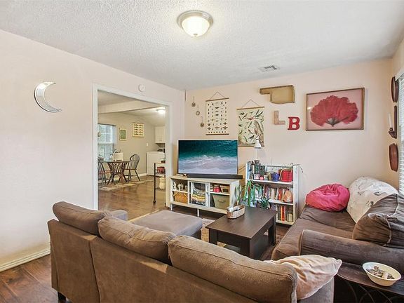 3rd image of 1116 SW 45th St
