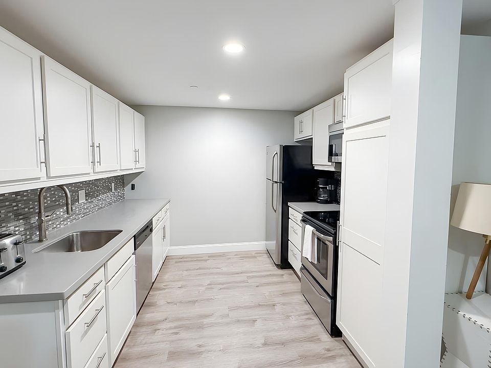 1st image of 9 Anderson St APT 1