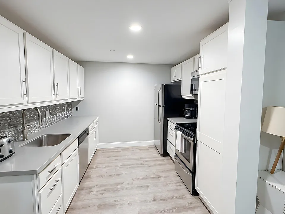 9 Anderson St #1