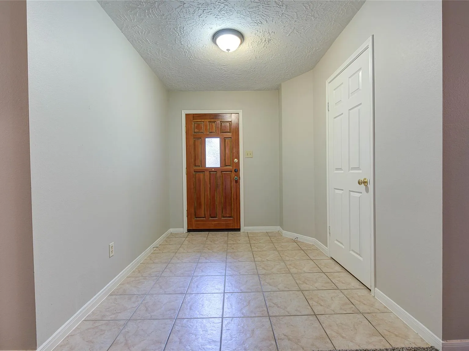 4 bed, 2.0 bath, 2050 sqft, $2,300 — Photo 4