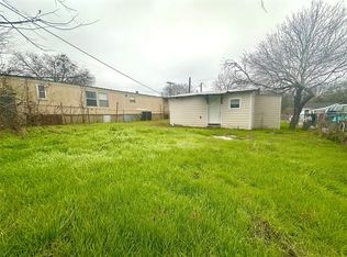 820 Chihuahua St, Lockhart, TX 78644