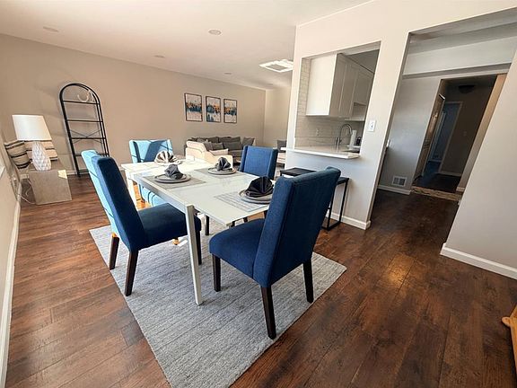 5th image of 670 E Fox Hills Dr #109
