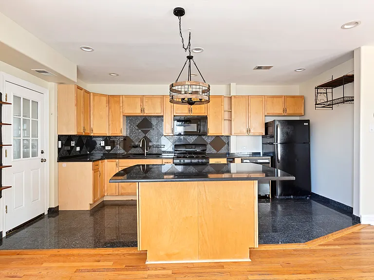 2839 W Nelson St #2 — Photo 2