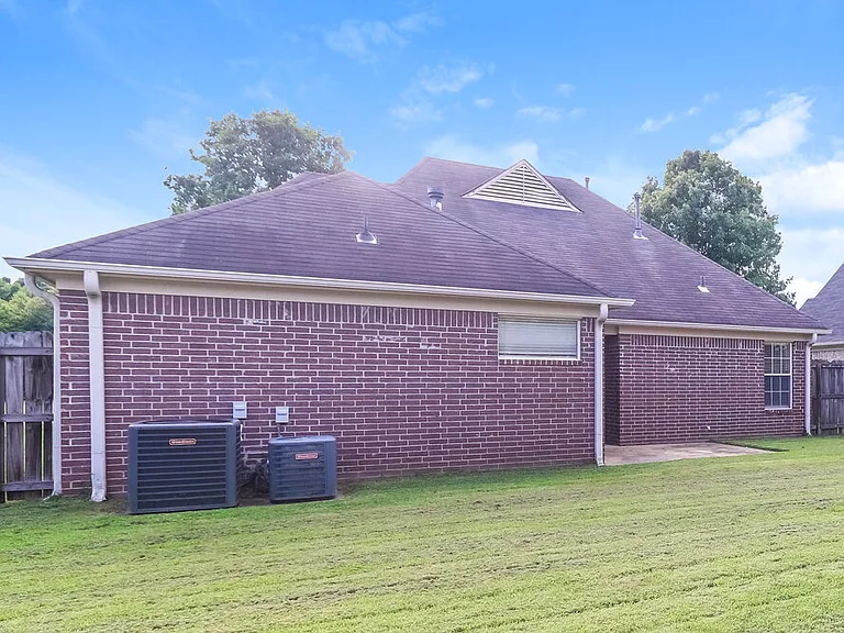 5760 Landau Dr — Photo 17