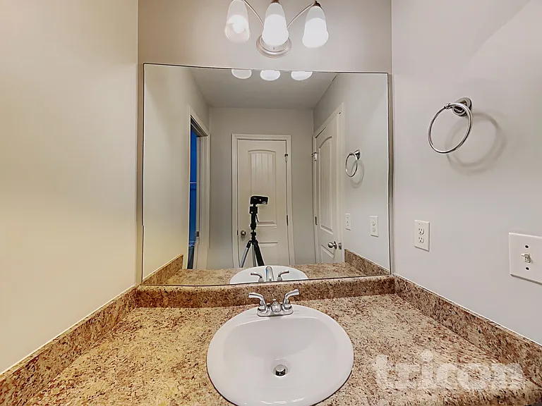 514 Lobdale Falls Dr — Photo 12