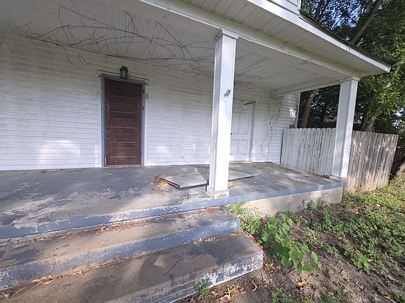 3rd image of 1109 N Washington St