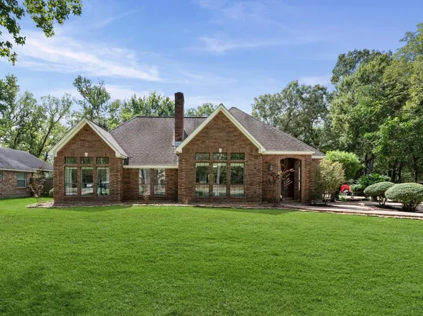 205 Oetken W, Anahuac, TX 77514