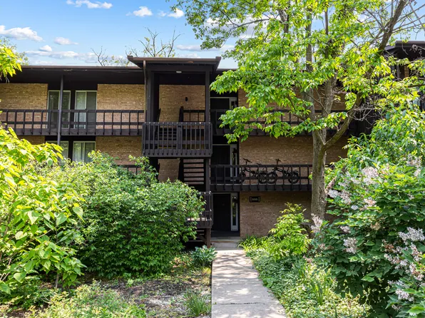 5515 Lakeside Dr APT 1D, Lisle, IL 60532