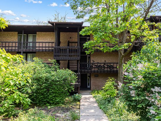 5515 Lakeside Dr APT 1D, Lisle, IL 60532