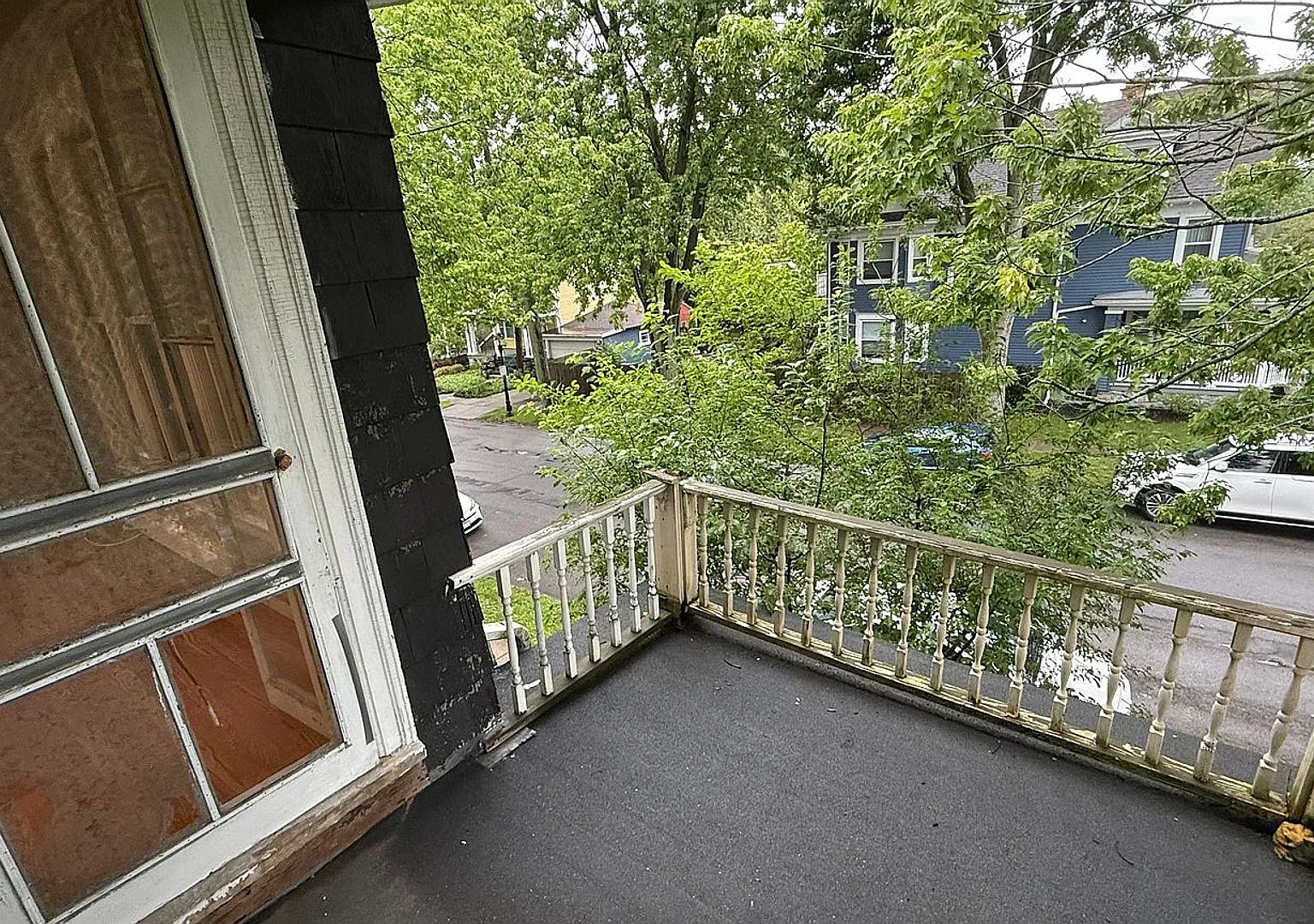 114 Crescent — Photo 2