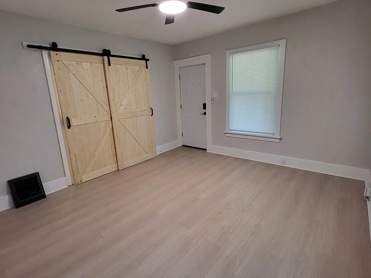 3 bed, 1937 sqft, $1,900 — Photo 3