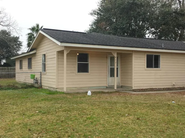 617 Bridal Wreath Ave, Orange, TX 77630