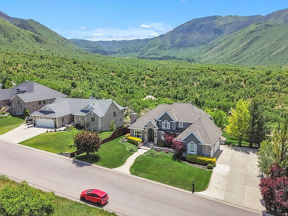 3rd image of 209 W High Sierra Dr