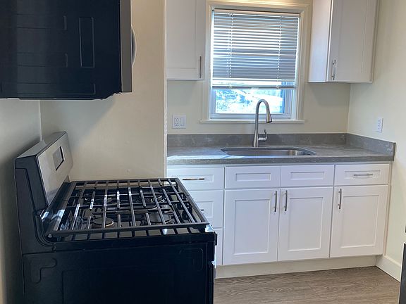 5th image of 13994 Arnold Dr