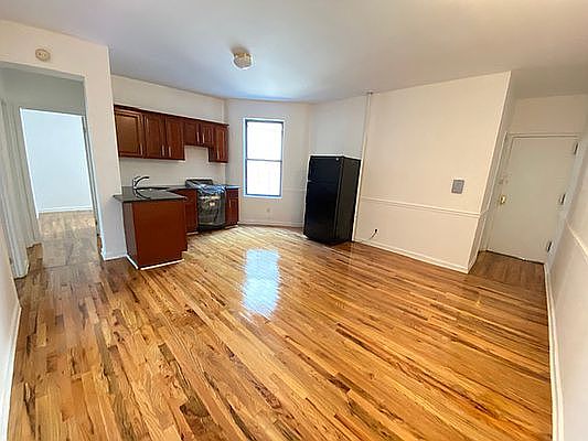 2nd image of 15 Hawthorne St APT 1C