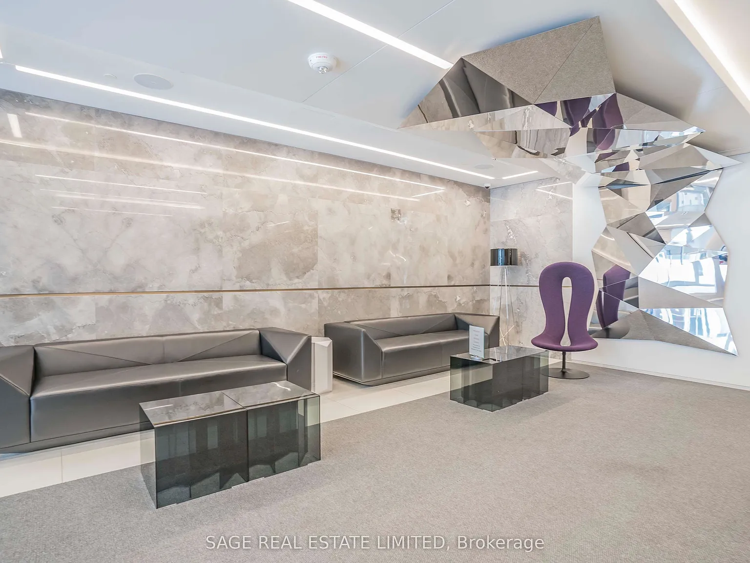 Form Condos — Photo 4