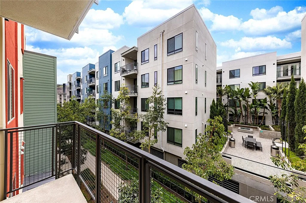 3 bed, 2.5 bath, 1760 sqft, $5,000 — Photo 4