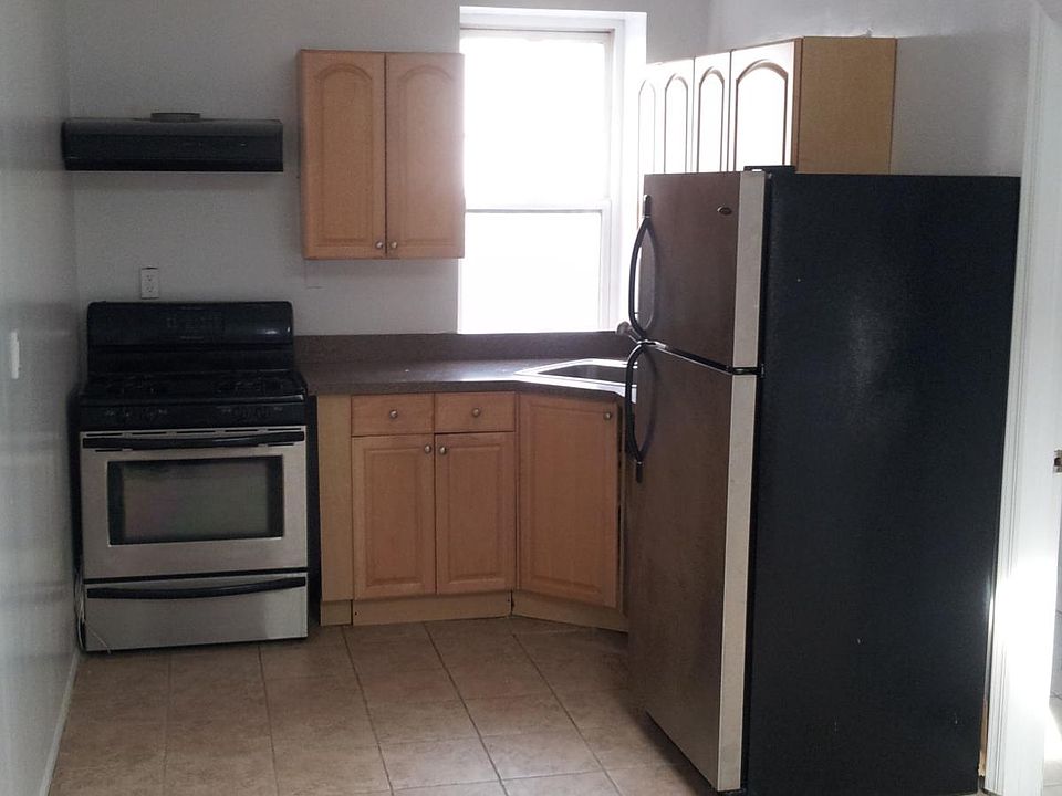 1st image of 803 W Beech St