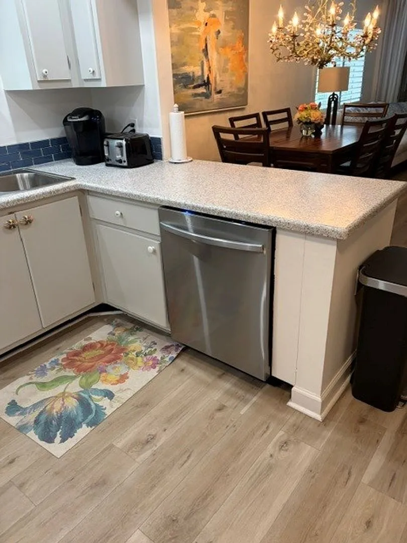 **Free Golf**Charming - Furnished Seasonal Rental**2 Beds/2 Baths**Near Downtown Naples** — Photo 2