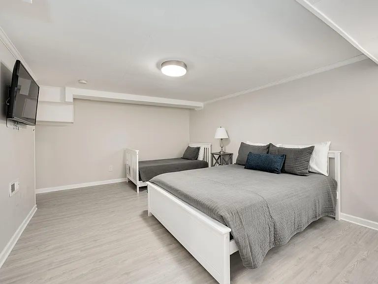 1114 Woodvale Dr — Photo 4