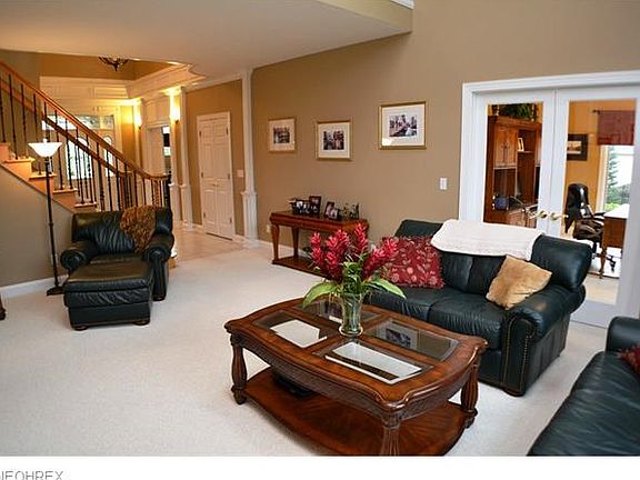 2nd image of 307 Parkside Ct