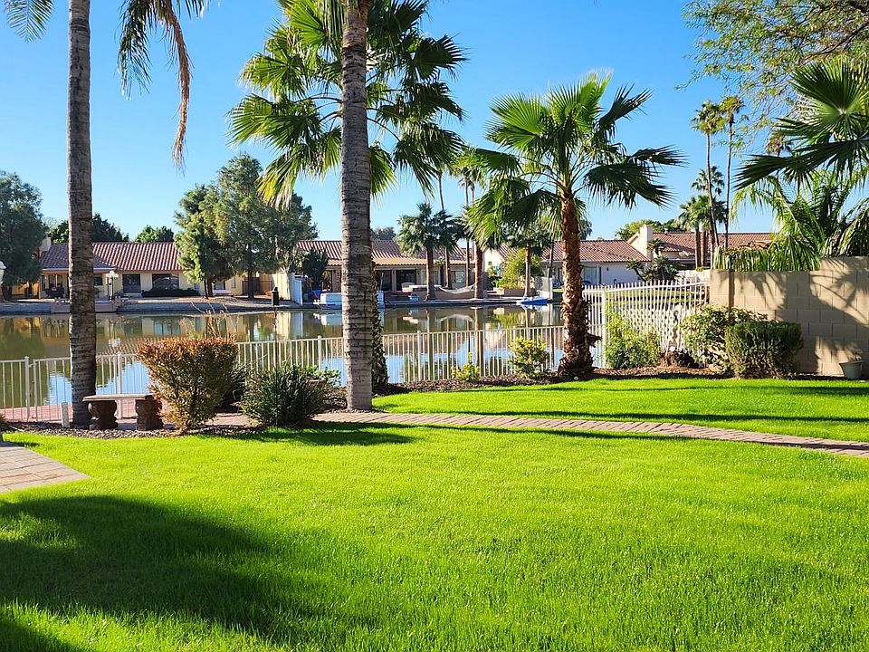 1st image of 10945 W Poinsettia Dr