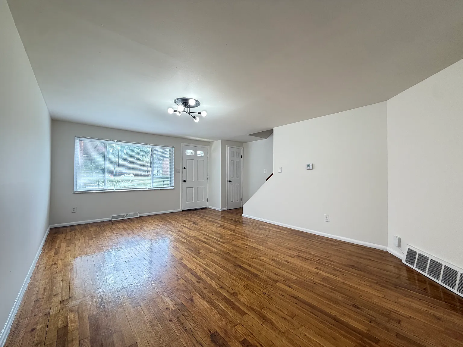 3 bed, 1100 sqft, $1,600 — Photo 4