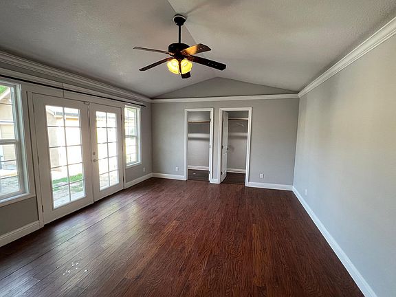4th image of 440 W Whittier Ave