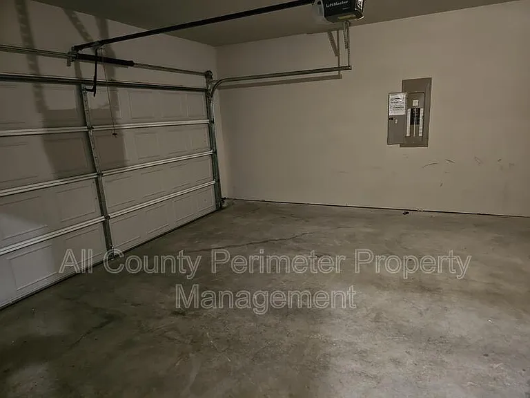 303 Augusta Woods Dr — Photo 16