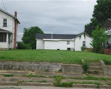 2nd image of 207 Mary St