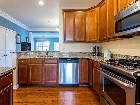 5th image of 45 Southampton Dr