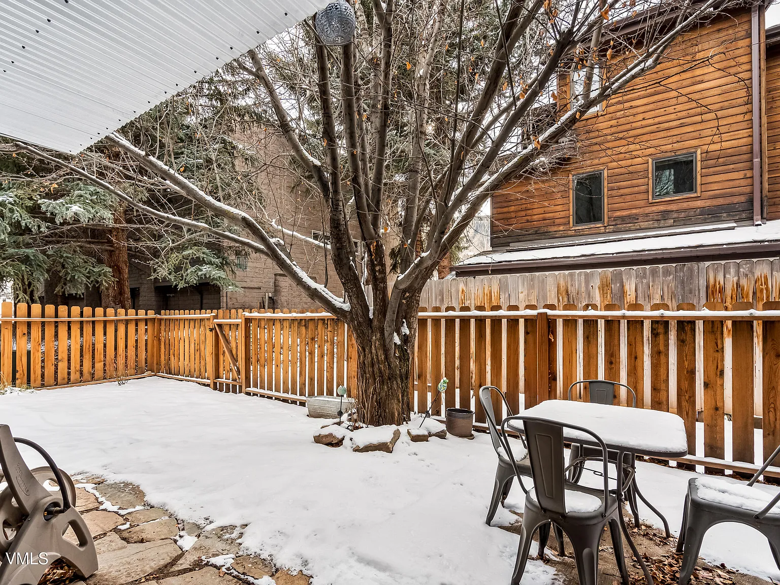 3 bed, 2.0 bath, 1340 sqft, $9,800 — Photo 4