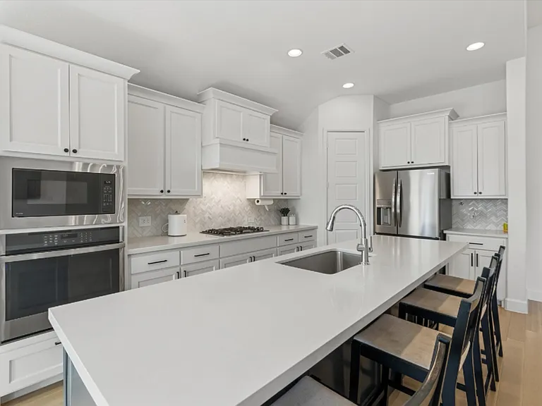 2241 Robin Way — Photo 3