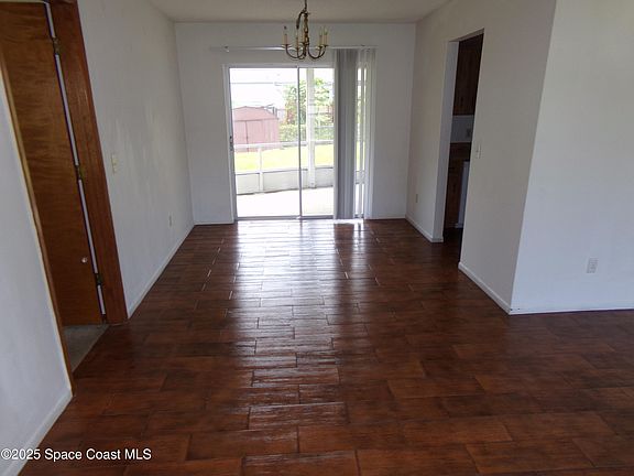 3rd image of 1540 Fairlee Ave NW