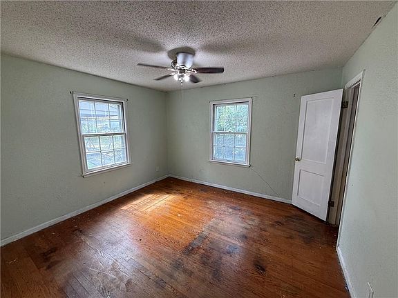 4th image of 5410 Briar St