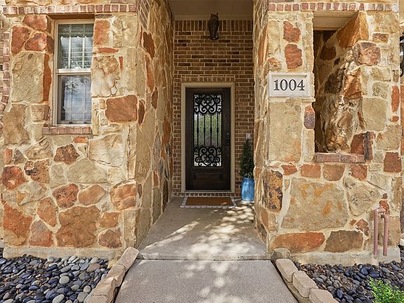 4th image of 1004 Tara Dr