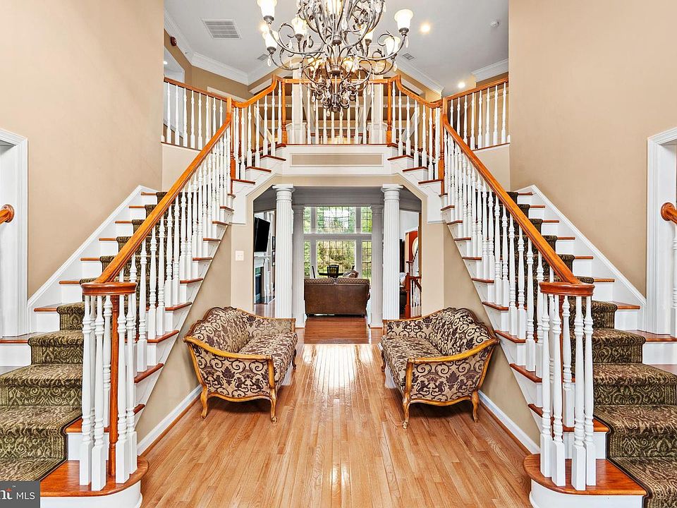 1st image of 161 Parsons Ln